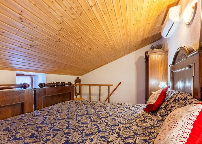 Vakantiehuis Antique House Orlec