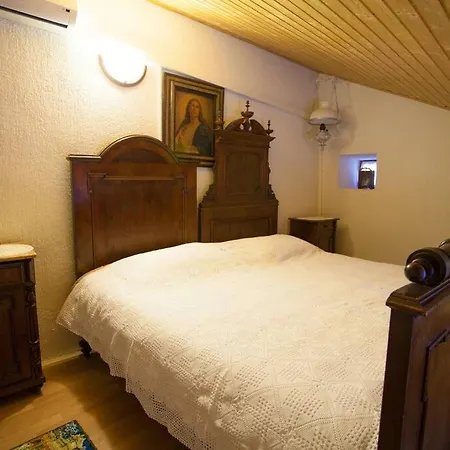Antique House